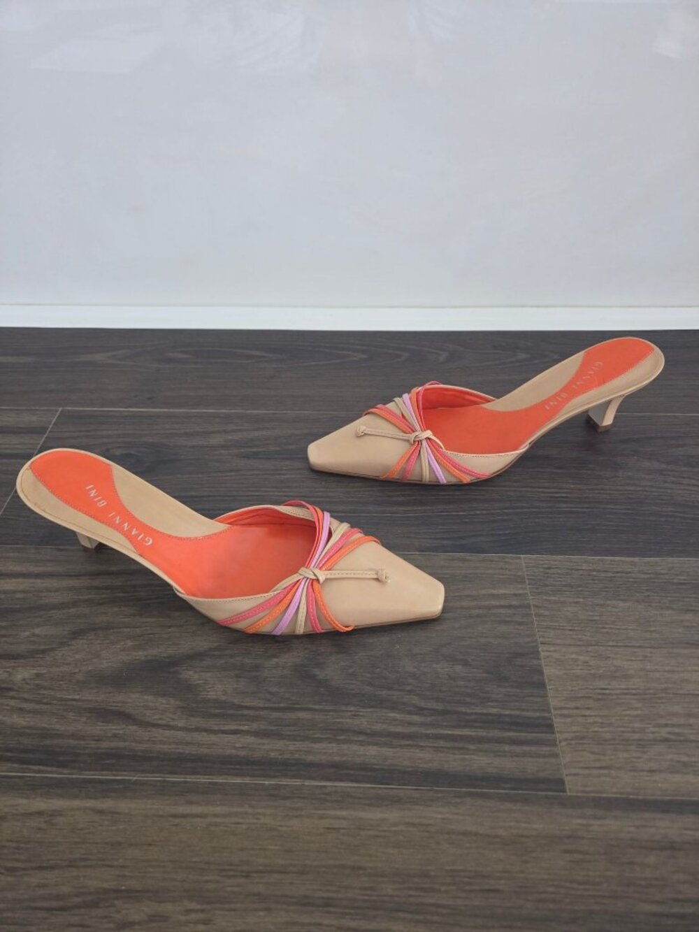 NWOT Gianni Bini Leather Multicolor Strappy Pointed Toe Size 8.5 Kitten Heel